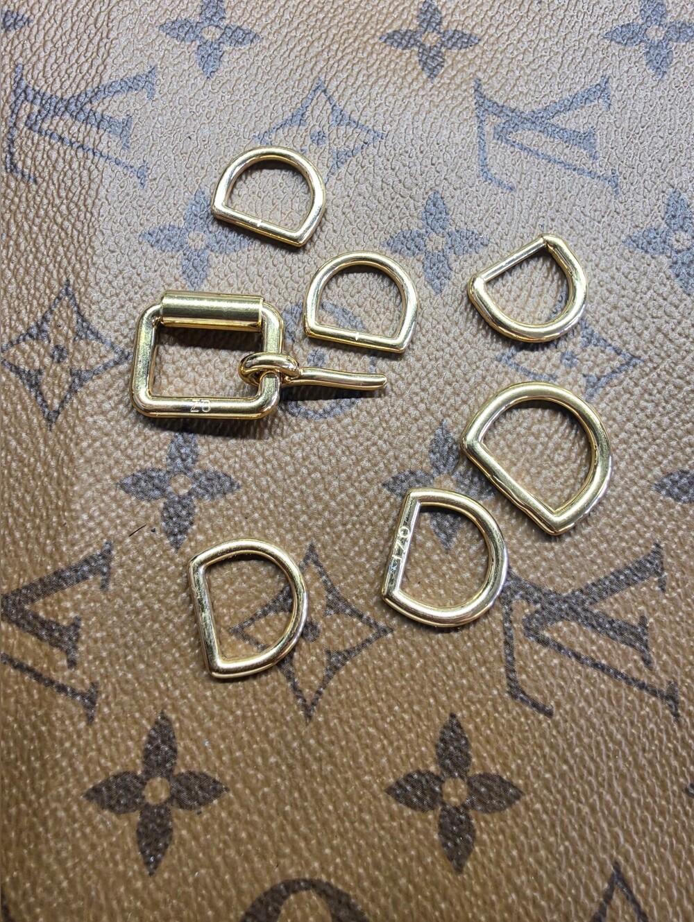 Louis Vuitton Gold D-Ring and Buckle Hardware Set for Women's Accessories